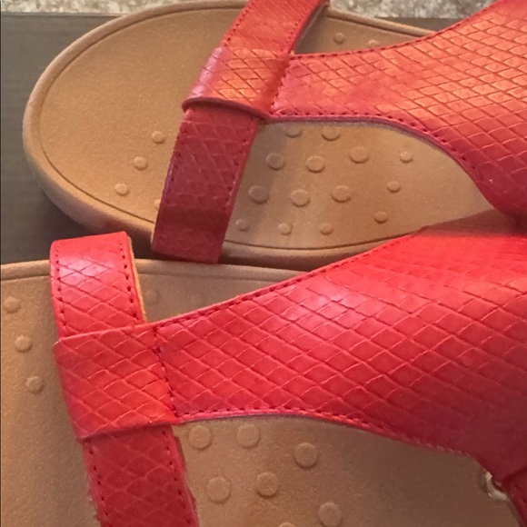 Vionic Women's Red Slide Sandals - Picture 4 of 8
